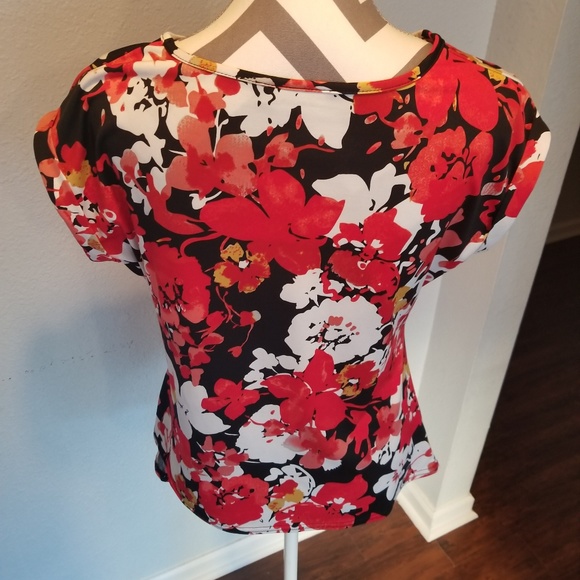Floral print short sleeve top - Picture 3 of 6